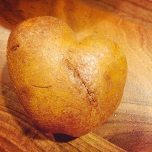 Vielleicht schon etwas beschädigt, aber immer noch gut: (Kartoffel in) Herz(form).